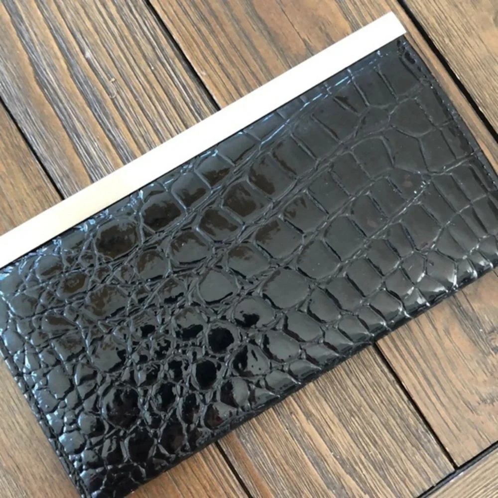 Black faux croc vegan accordion wallet - Picture 2 of 7